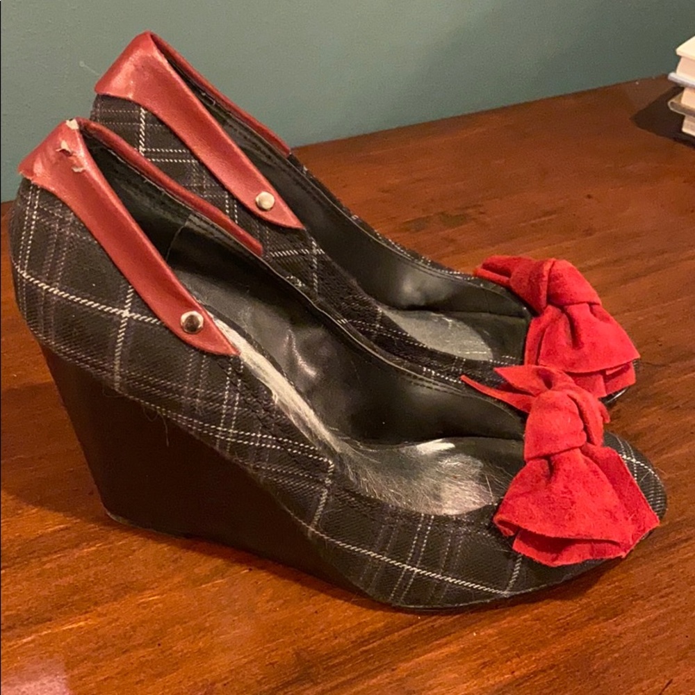 NWT Beverly Feldman wedges!